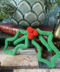 Knitted-Holly-Christmas-Decoration