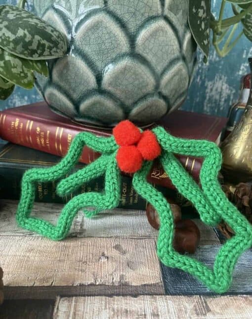 Knitted-Holly-Christmas-Decoration
