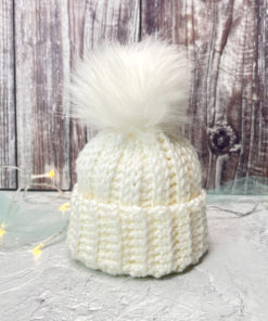 Newborn Crochet Hat with pompom. Chunky Newborn Hat. White