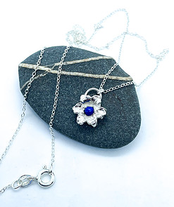 Handmade daisy necklace
